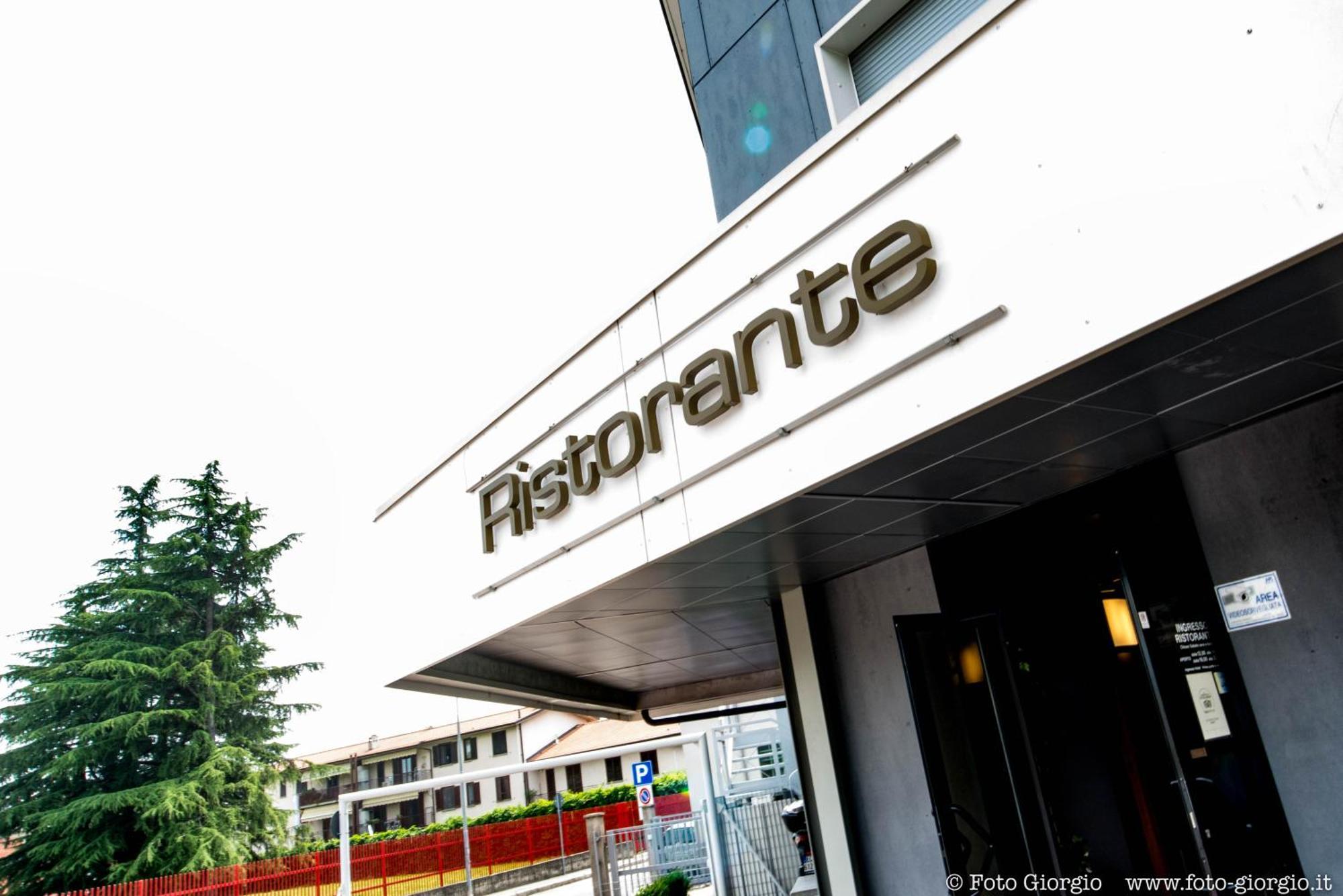 Hotel Daina Dalmine Exterior photo